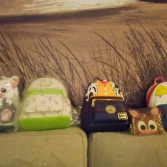 Lounge fly bags and Wallets - Picture 4 of 16